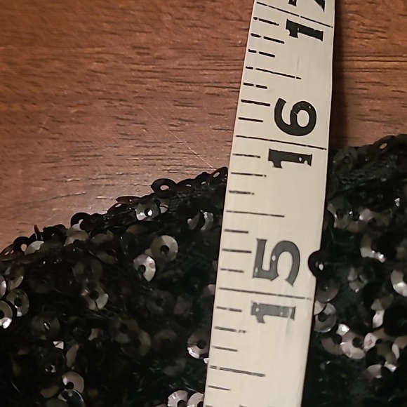 Black sequined shorts with a  brass zipper - Picture 5 of 6